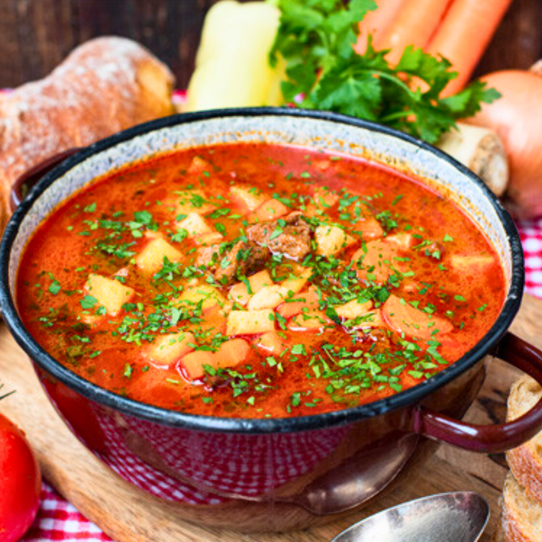 Ungersk vårgulasch – recept med färska primörer